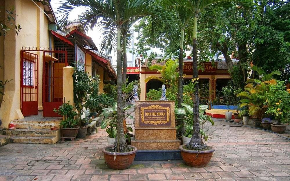 Learn more about the history of Phu Nhuan district here